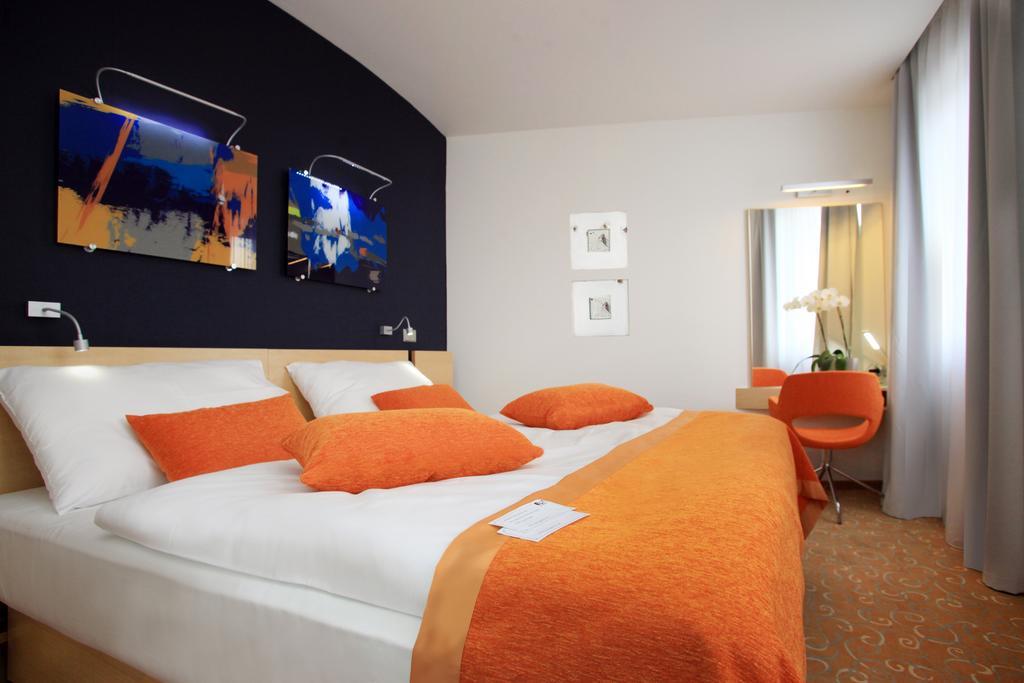 Orea Hotel Atrium Otrokovice Kamer foto