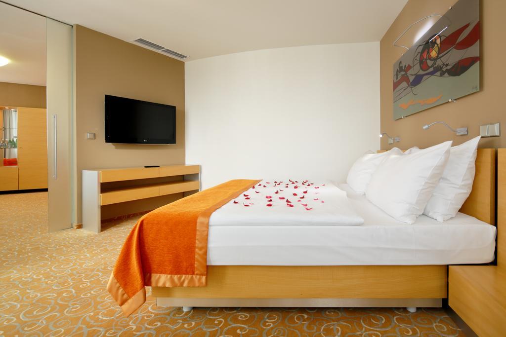Orea Hotel Atrium Otrokovice Kamer foto
