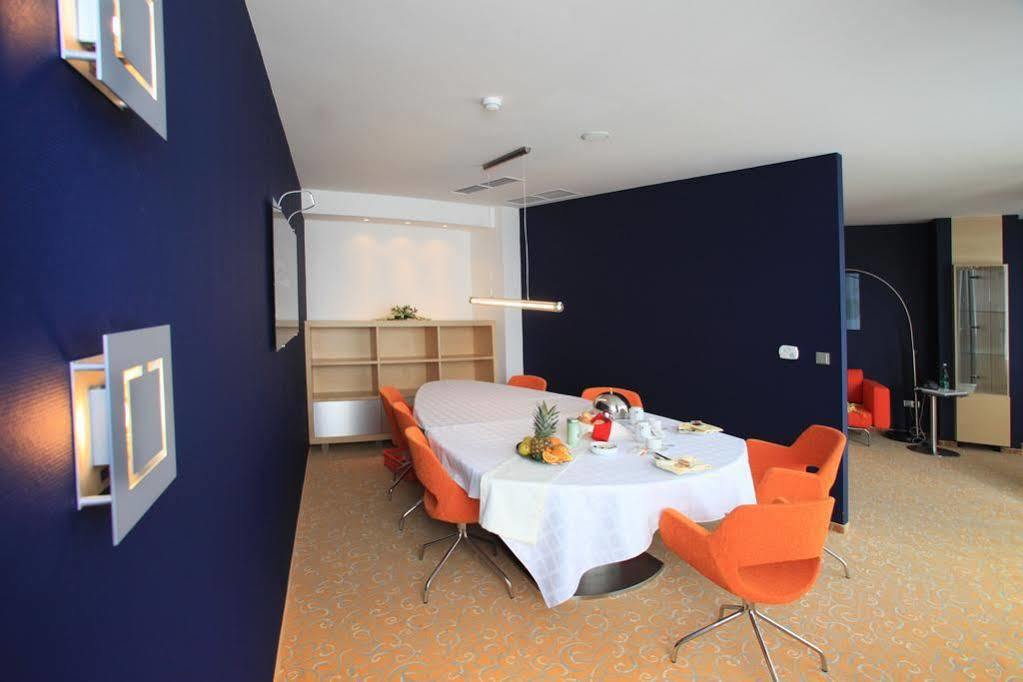 Orea Hotel Atrium Otrokovice Buitenkant foto