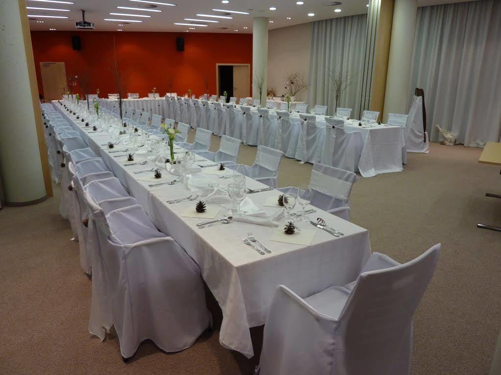 Orea Hotel Atrium Otrokovice Buitenkant foto