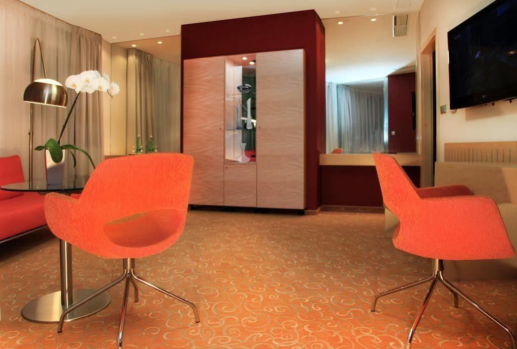 Orea Hotel Atrium Otrokovice Buitenkant foto