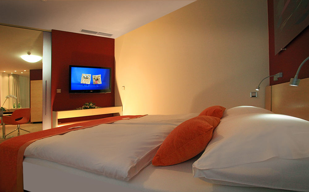 Orea Hotel Atrium Otrokovice Buitenkant foto